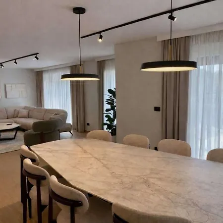 4-br Sleeps 16 With Hot Tub Pool & Parking Βίλα