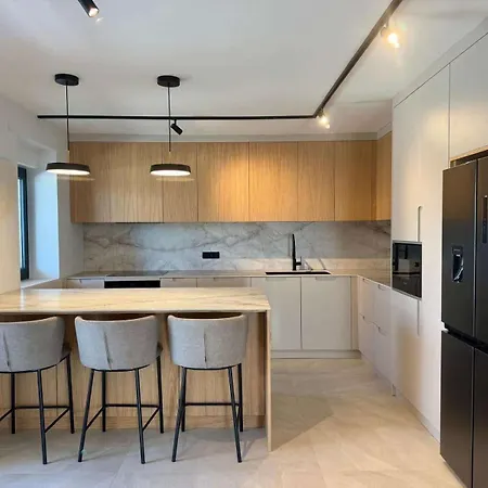 Villa 4-br Sleeps 16 With Hot Tub Pool & Parking *