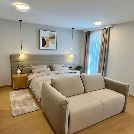 4-br Sleeps 16 With Hot Tub Pool & Parking * 弗尔萨尔