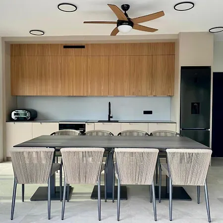 4-br Sleeps 16 With Hot Tub Pool & Parking Βίλα *